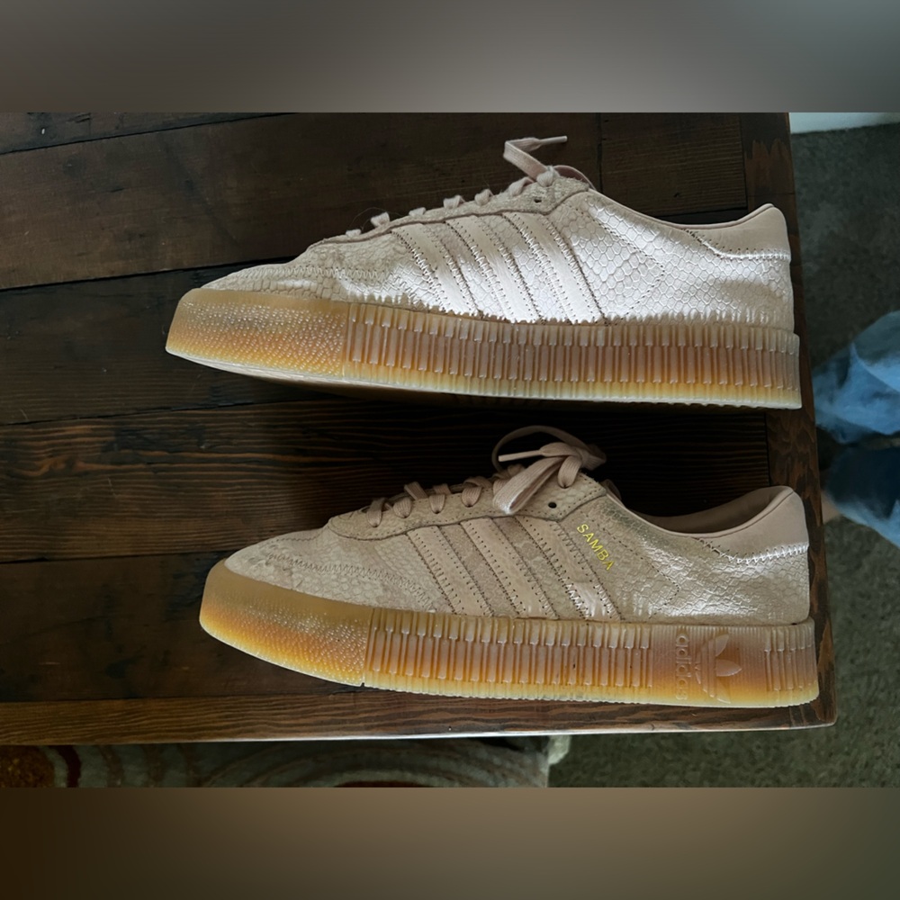 Pink snake skin samba rose sneakers